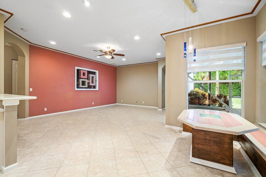 Activo con contrato: $695,000 (5 camas, 3 baños, 2807 Pies cuadrados)