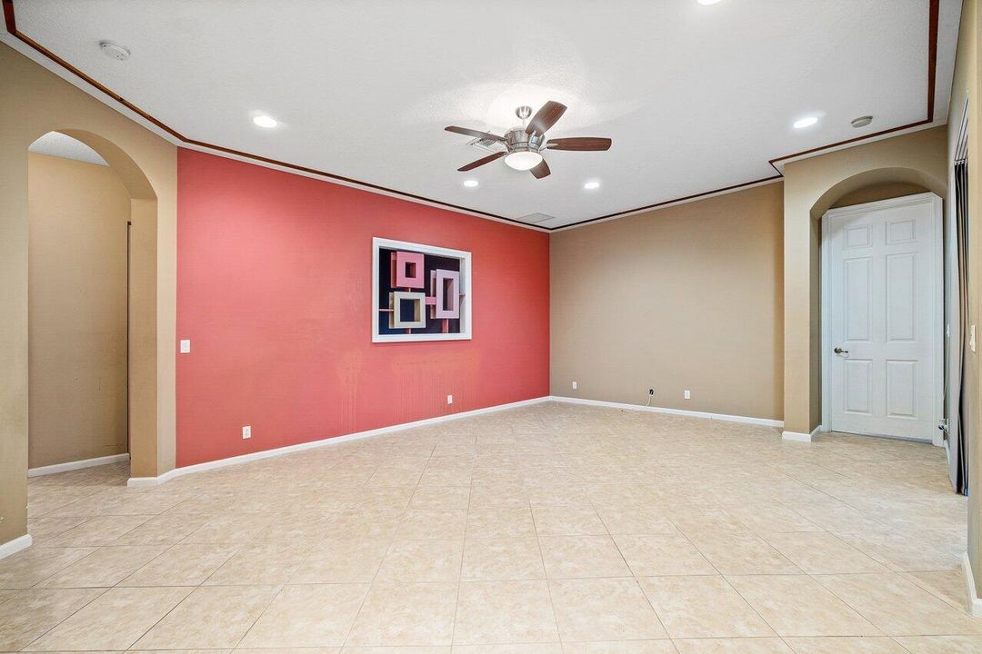 Activo con contrato: $695,000 (5 camas, 3 baños, 2807 Pies cuadrados)