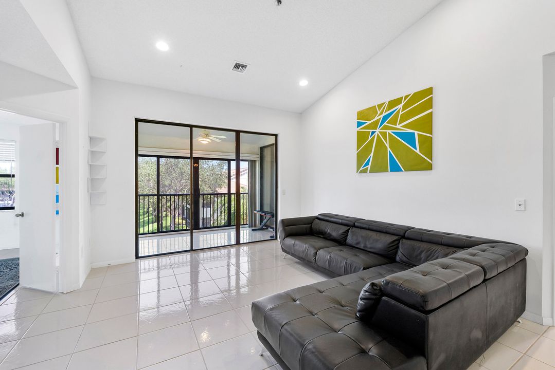 合同活跃: $230,000 (3 贝兹, 2 浴室, 1447 平方英尺)