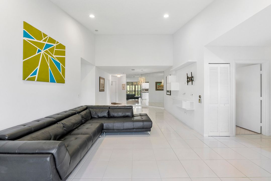 合同活跃: $230,000 (3 贝兹, 2 浴室, 1447 平方英尺)