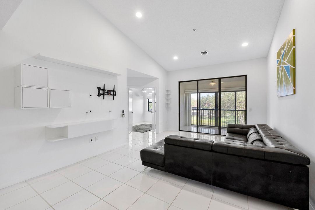 合同活跃: $230,000 (3 贝兹, 2 浴室, 1447 平方英尺)