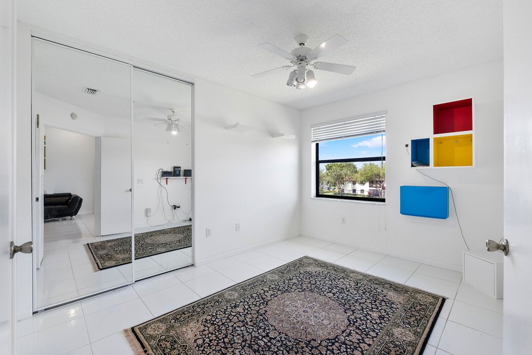 合同活跃: $230,000 (3 贝兹, 2 浴室, 1447 平方英尺)