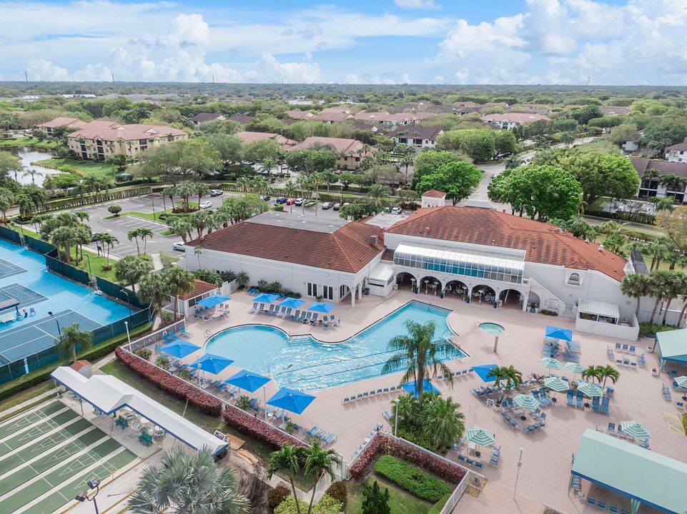 合同活跃: $230,000 (3 贝兹, 2 浴室, 1447 平方英尺)