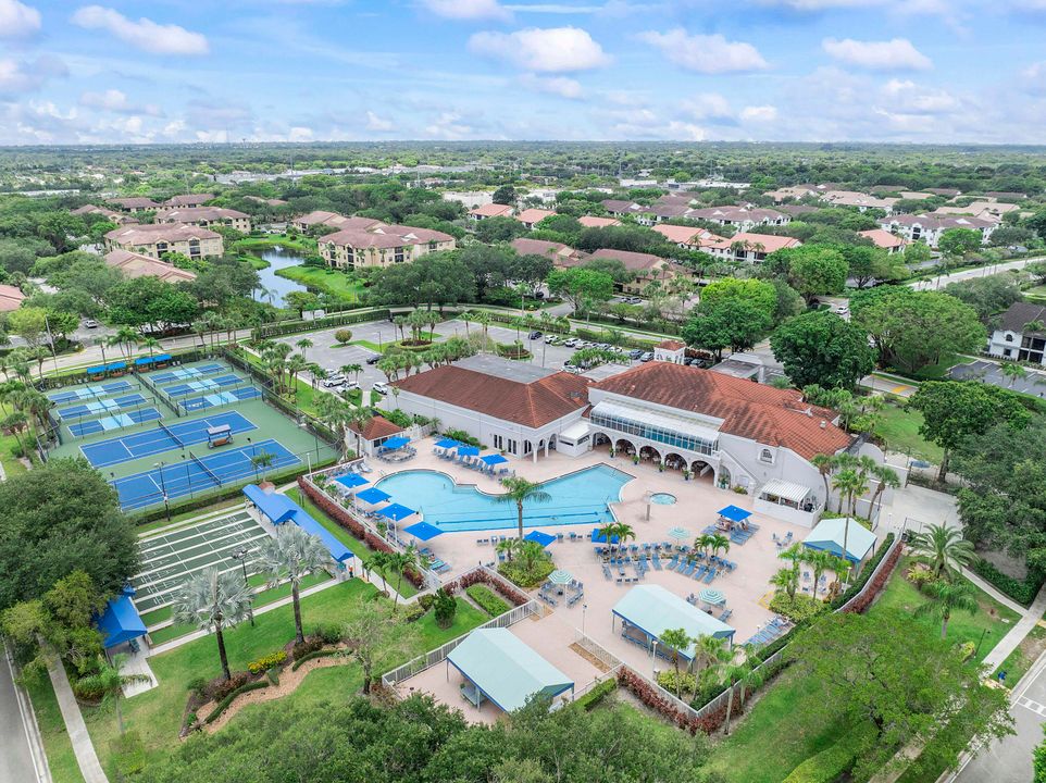 合同活跃: $230,000 (3 贝兹, 2 浴室, 1447 平方英尺)