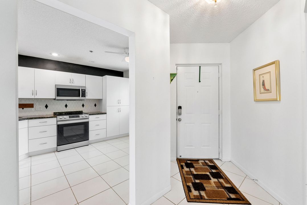 合同活跃: $230,000 (3 贝兹, 2 浴室, 1447 平方英尺)