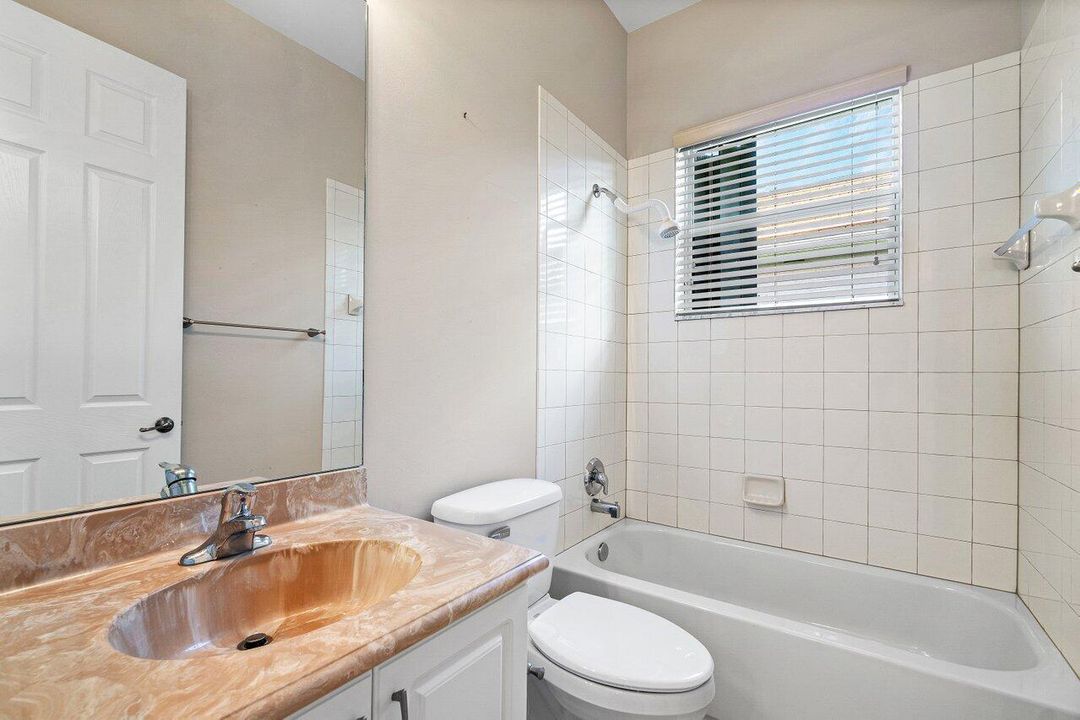 Activo con contrato: $695,000 (5 camas, 3 baños, 2807 Pies cuadrados)