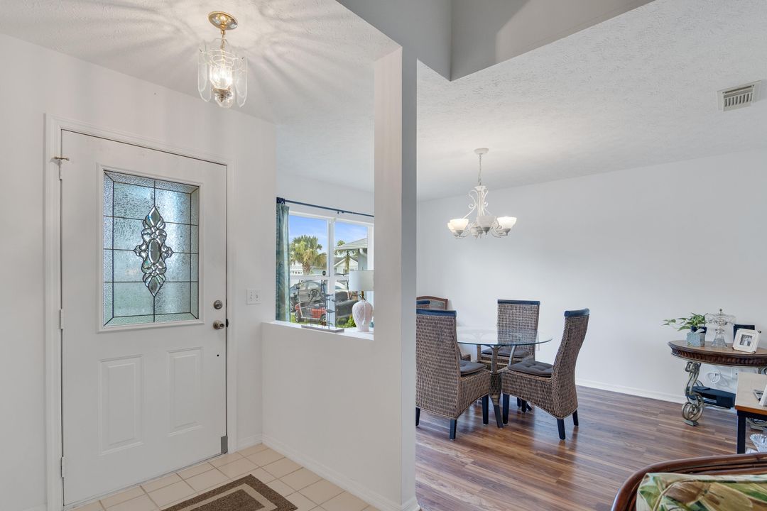 待售: $165,000 (2 贝兹, 2 浴室, 1420 平方英尺)