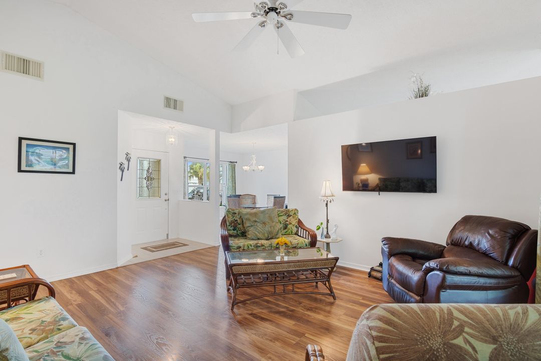 待售: $165,000 (2 贝兹, 2 浴室, 1420 平方英尺)