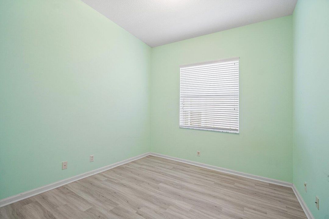 Activo con contrato: $695,000 (5 camas, 3 baños, 2807 Pies cuadrados)