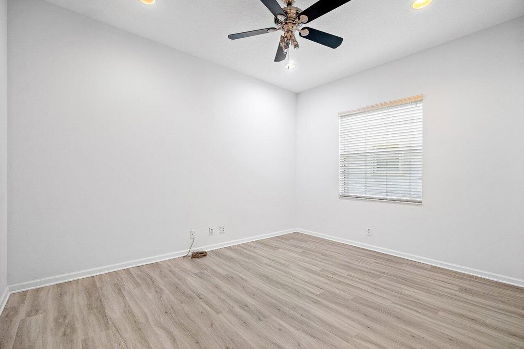 Activo con contrato: $695,000 (5 camas, 3 baños, 2807 Pies cuadrados)