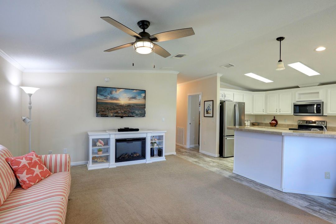 For Sale: $327,000 (3 beds, 2 baths, 1421 Square Feet)