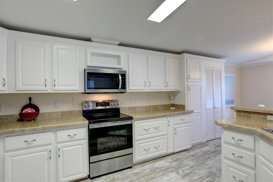 For Sale: $327,000 (3 beds, 2 baths, 1421 Square Feet)