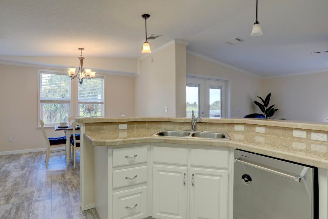 For Sale: $327,000 (3 beds, 2 baths, 1421 Square Feet)