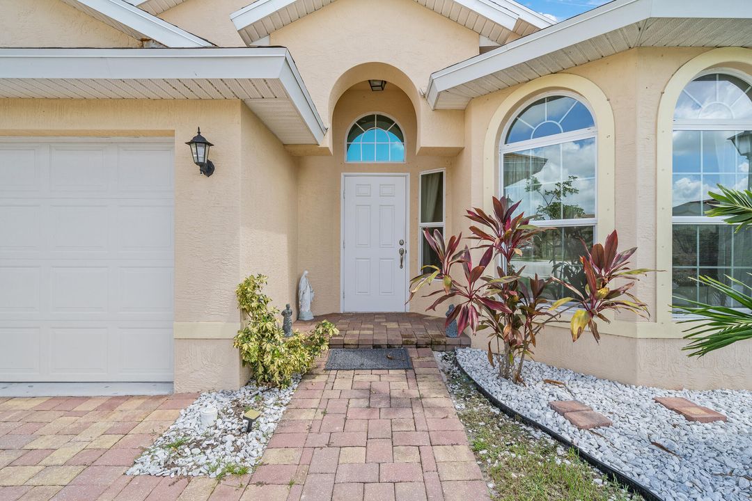 For Sale: $374,500 (4 beds, 2 baths, 1796 Square Feet)
