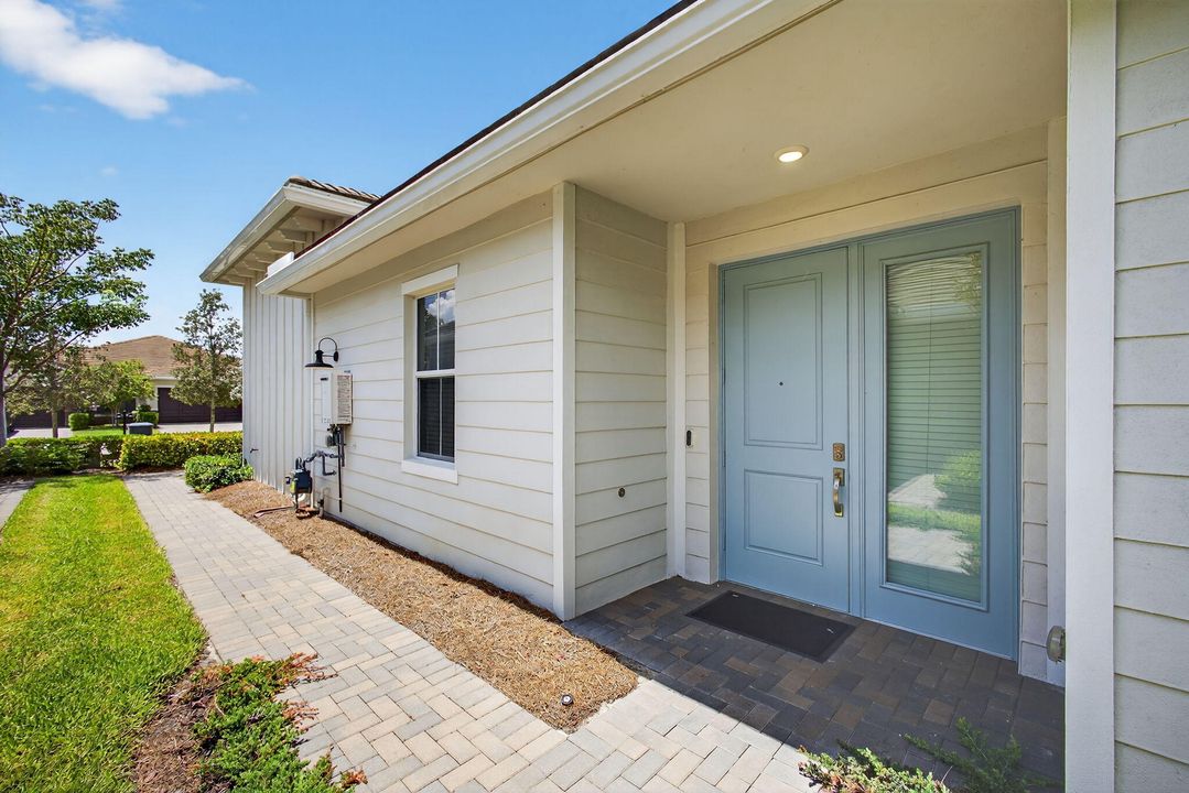 合同活跃: $495,000 (3 贝兹, 2 浴室, 1925 平方英尺)