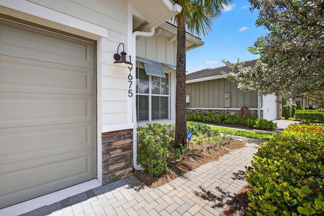 合同活跃: $495,000 (3 贝兹, 2 浴室, 1925 平方英尺)