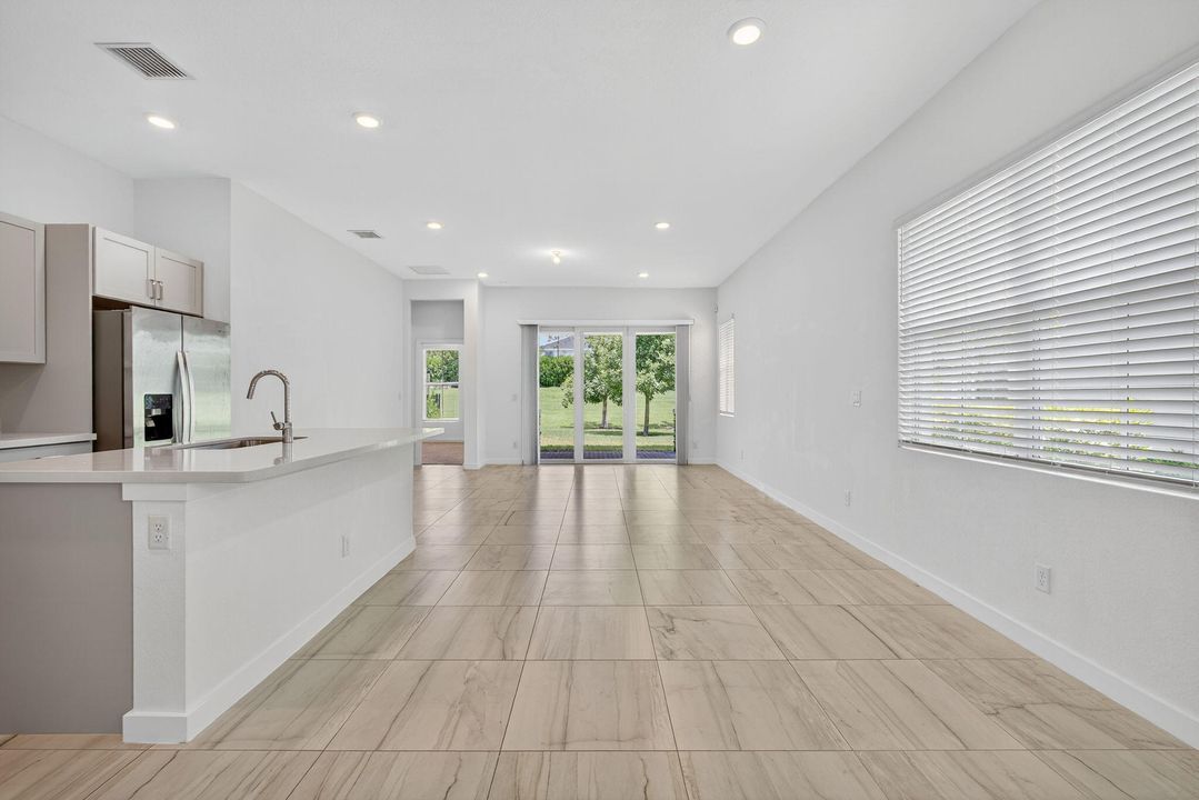 合同活跃: $495,000 (3 贝兹, 2 浴室, 1925 平方英尺)