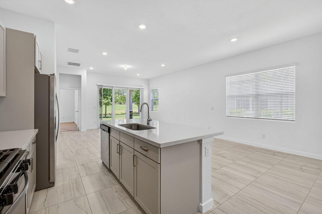 合同活跃: $495,000 (3 贝兹, 2 浴室, 1925 平方英尺)