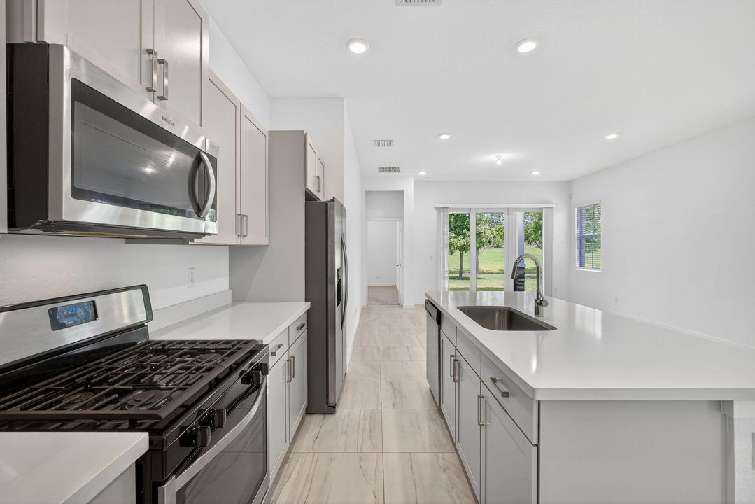 合同活跃: $495,000 (3 贝兹, 2 浴室, 1925 平方英尺)