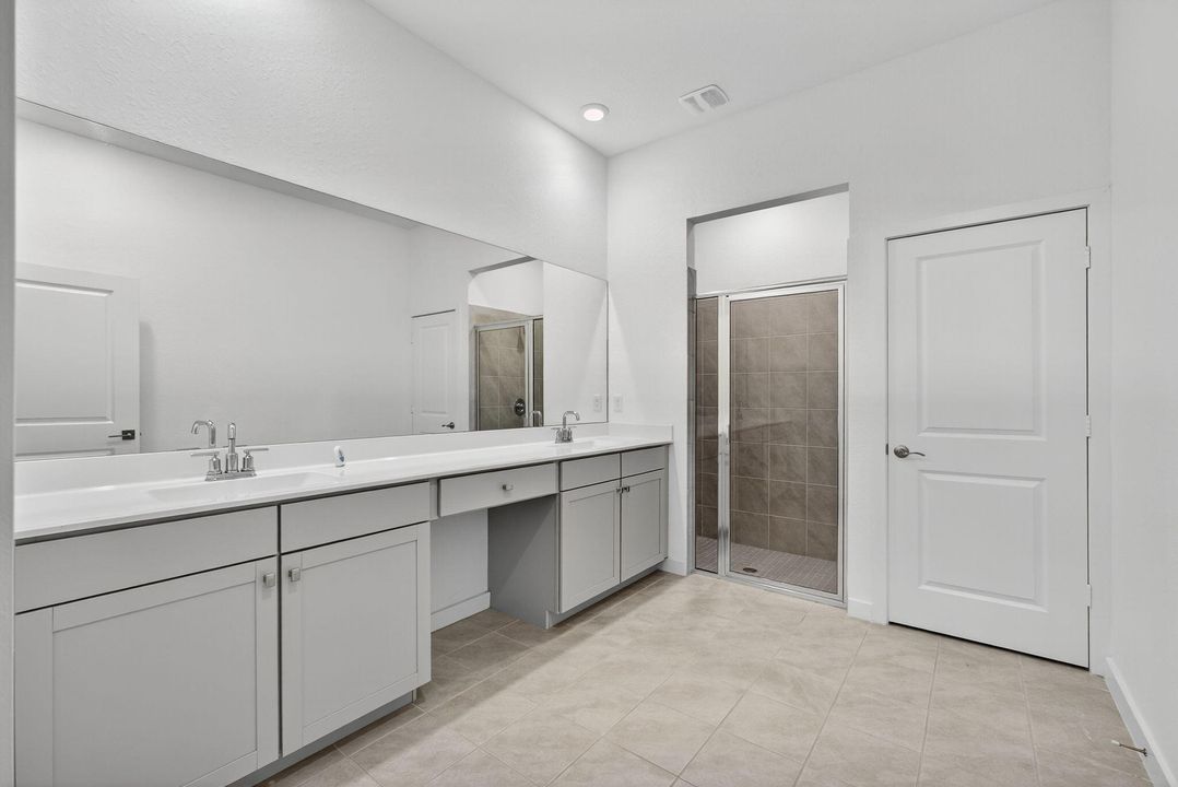 合同活跃: $495,000 (3 贝兹, 2 浴室, 1925 平方英尺)