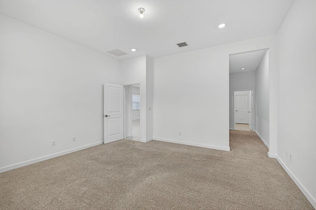 合同活跃: $495,000 (3 贝兹, 2 浴室, 1925 平方英尺)