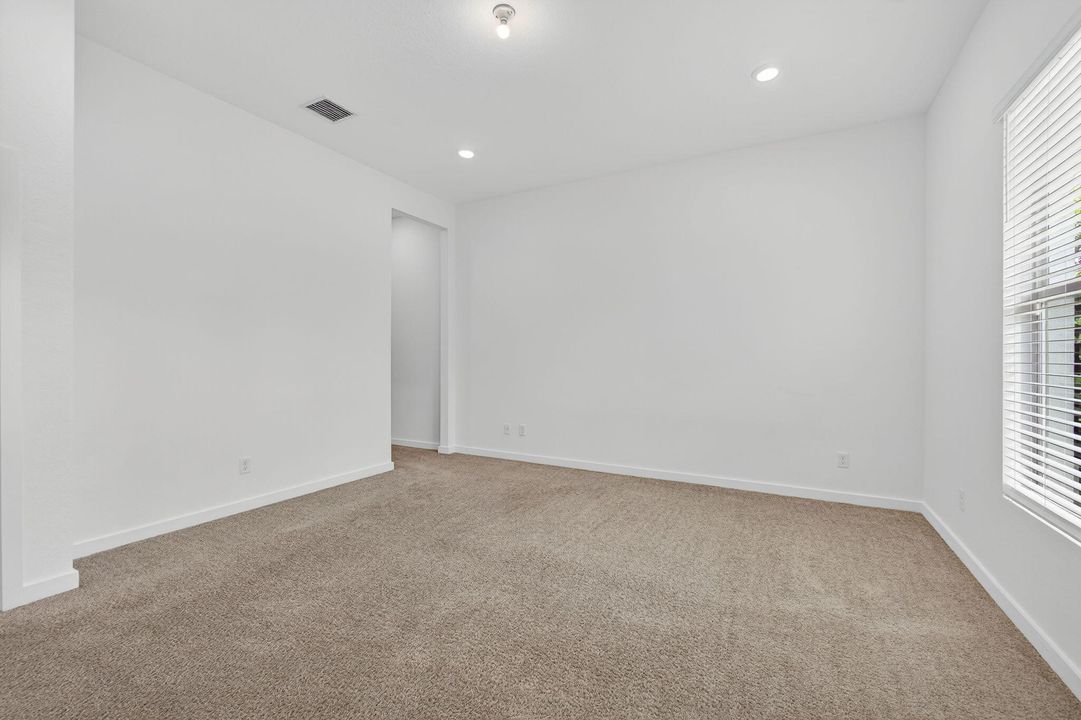 合同活跃: $495,000 (3 贝兹, 2 浴室, 1925 平方英尺)