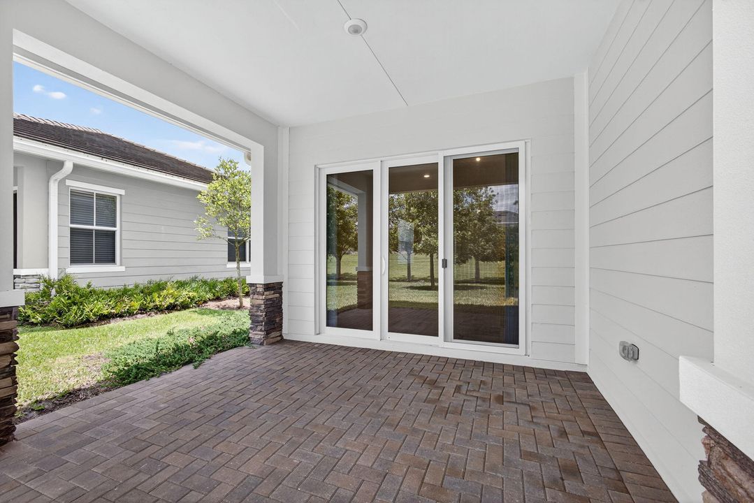 合同活跃: $495,000 (3 贝兹, 2 浴室, 1925 平方英尺)