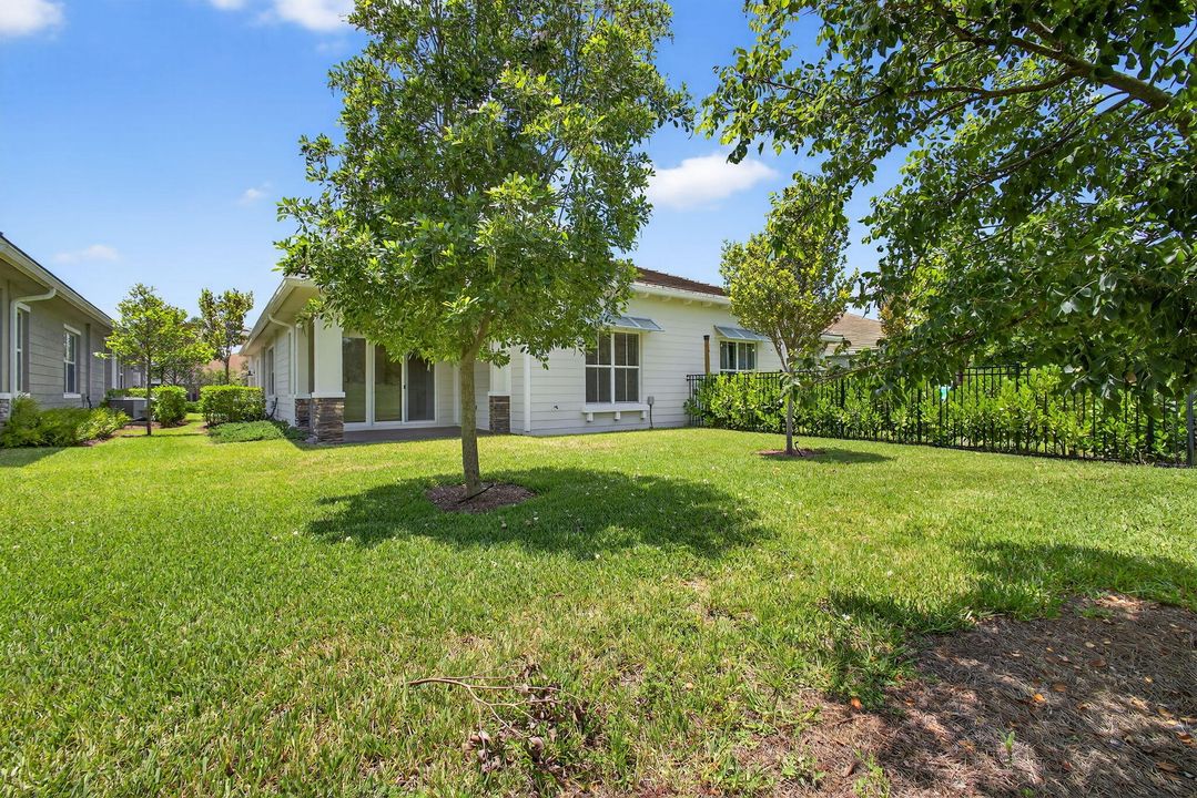 合同活跃: $495,000 (3 贝兹, 2 浴室, 1925 平方英尺)