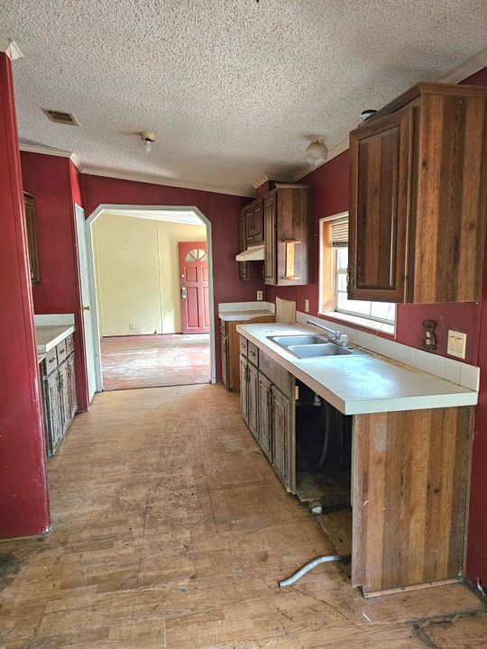 For Sale: $109,900 (3 beds, 2 baths, 1296 Square Feet)