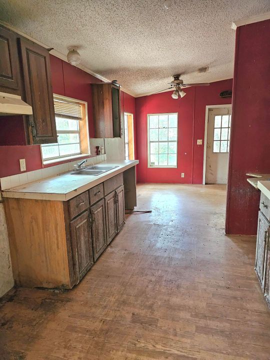 For Sale: $109,900 (3 beds, 2 baths, 1296 Square Feet)