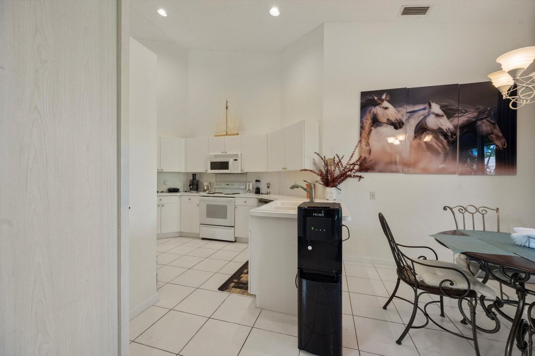 Под контрактом: $8,000 (2 спален, 2 ванн, 1910 Квадратных фут)