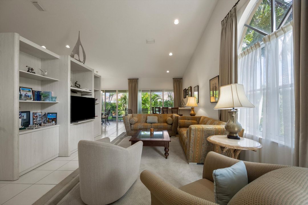 Под контрактом: $8,000 (2 спален, 2 ванн, 1910 Квадратных фут)