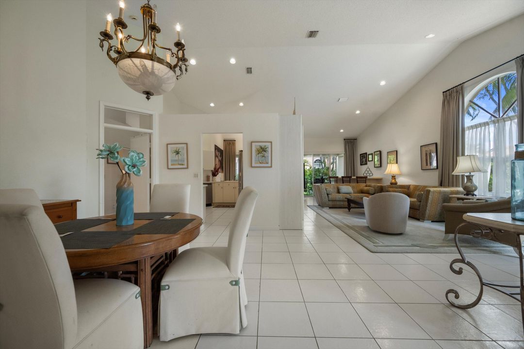 Под контрактом: $8,000 (2 спален, 2 ванн, 1910 Квадратных фут)