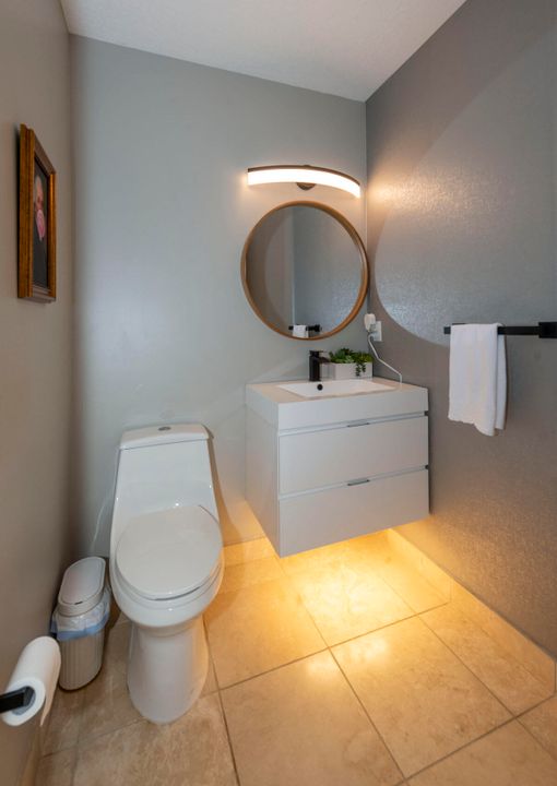 合同活跃: $799,000 (5 贝兹, 2 浴室, 3027 平方英尺)