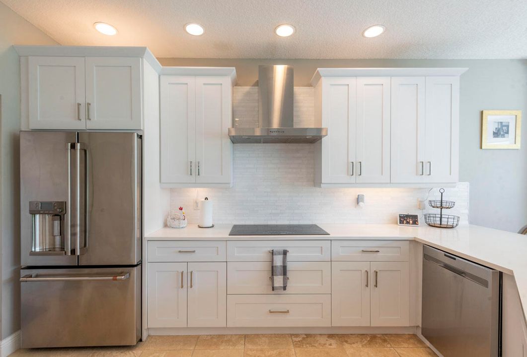 合同活跃: $799,000 (5 贝兹, 2 浴室, 3027 平方英尺)