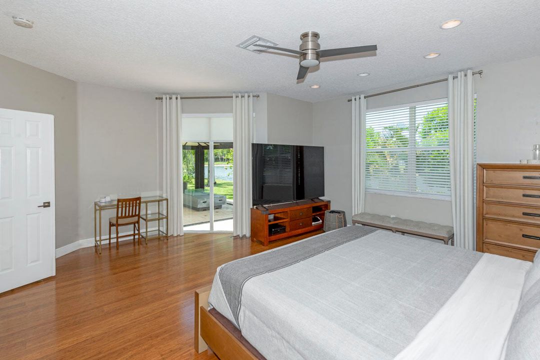 合同活跃: $799,000 (5 贝兹, 2 浴室, 3027 平方英尺)