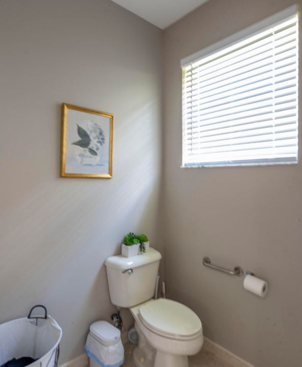 合同活跃: $799,000 (5 贝兹, 2 浴室, 3027 平方英尺)