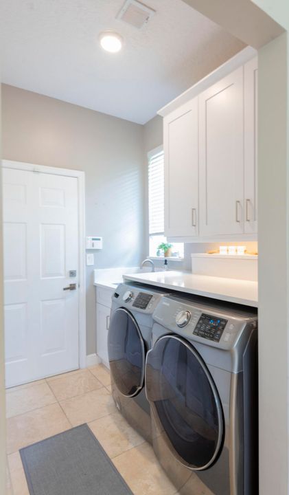 合同活跃: $799,000 (5 贝兹, 2 浴室, 3027 平方英尺)