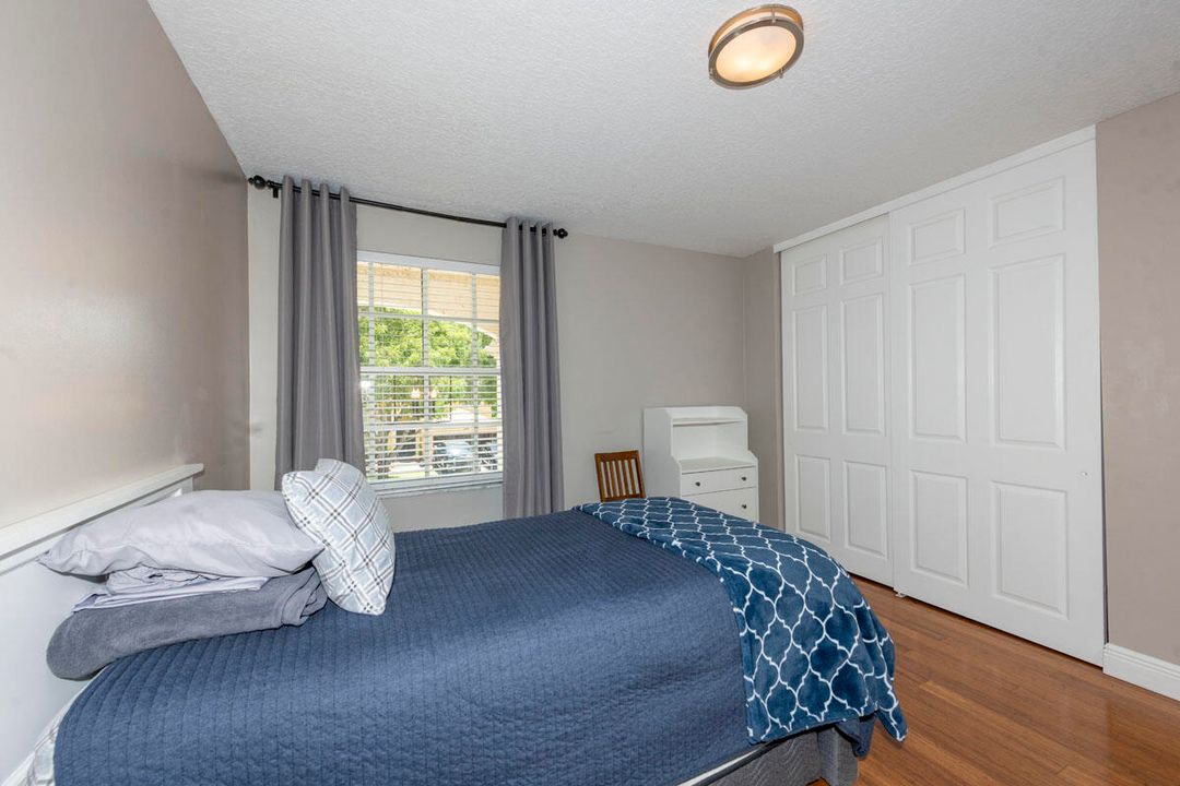 合同活跃: $799,000 (5 贝兹, 2 浴室, 3027 平方英尺)