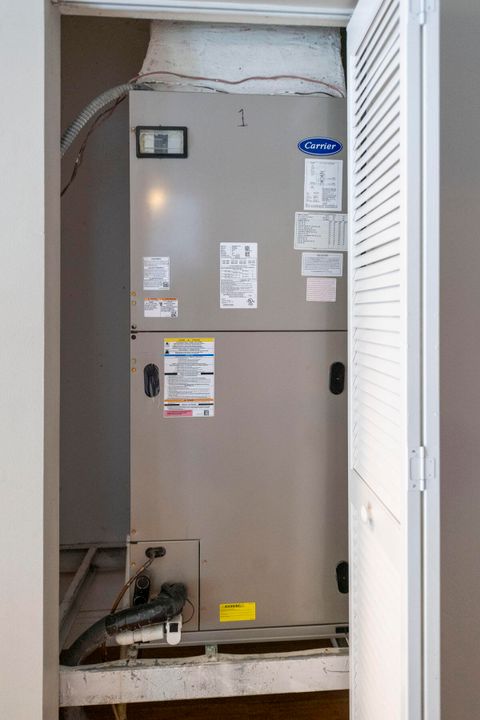 合同活跃: $799,000 (5 贝兹, 2 浴室, 3027 平方英尺)