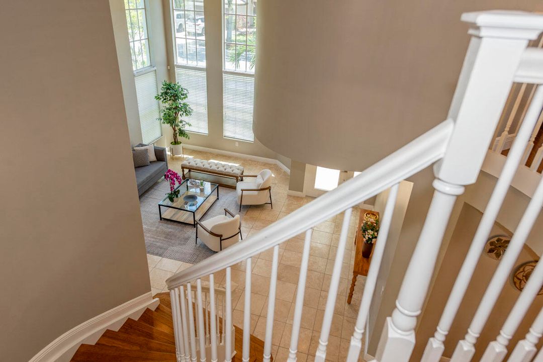 合同活跃: $799,000 (5 贝兹, 2 浴室, 3027 平方英尺)