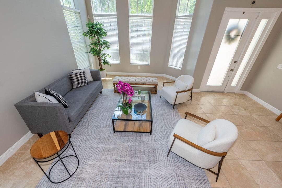 合同活跃: $799,000 (5 贝兹, 2 浴室, 3027 平方英尺)