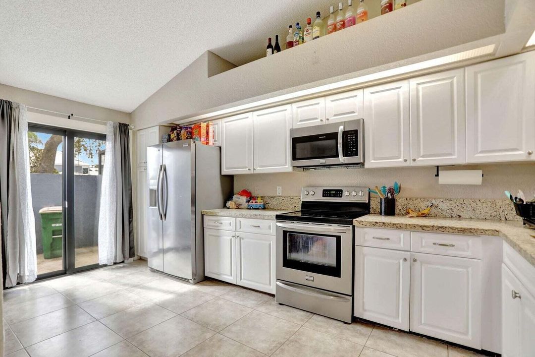 Active With Contract: $403,000 (3 beds, 2 baths, 1807 Square Feet)