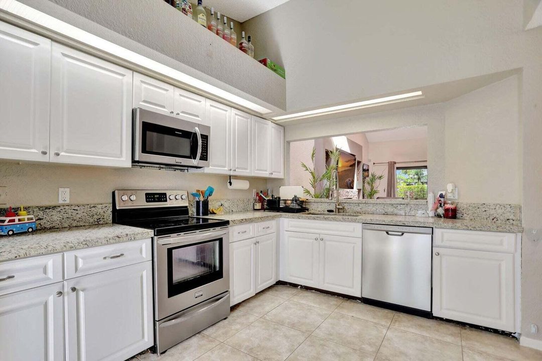 Active With Contract: $403,000 (3 beds, 2 baths, 1807 Square Feet)