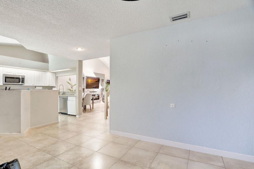 Active With Contract: $403,000 (3 beds, 2 baths, 1807 Square Feet)