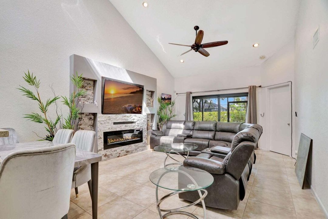 Active With Contract: $403,000 (3 beds, 2 baths, 1807 Square Feet)