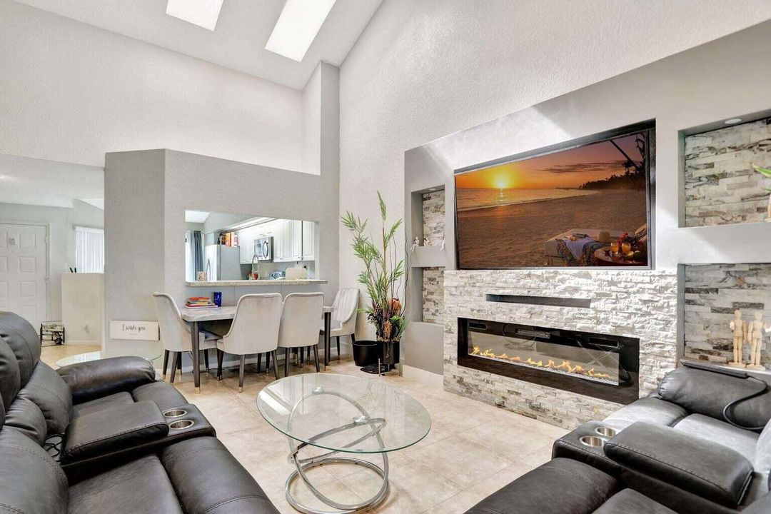 Active With Contract: $403,000 (3 beds, 2 baths, 1807 Square Feet)