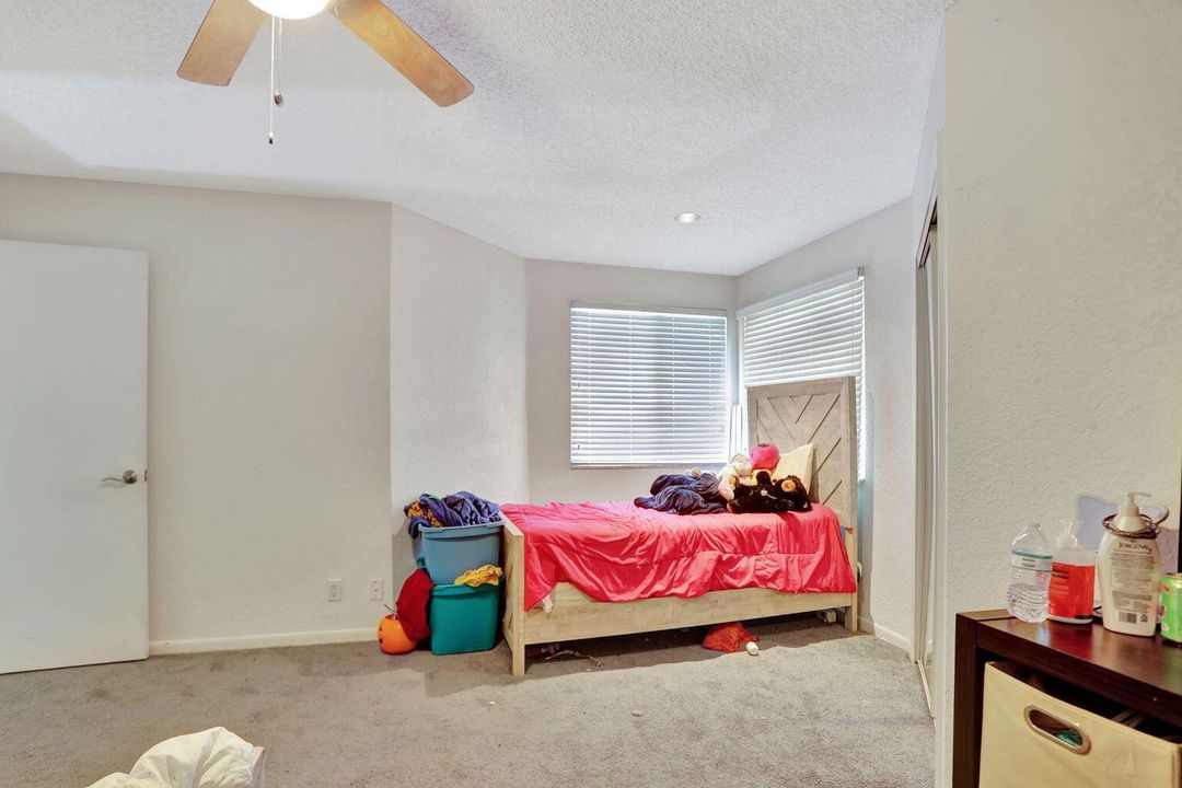 Active With Contract: $403,000 (3 beds, 2 baths, 1807 Square Feet)