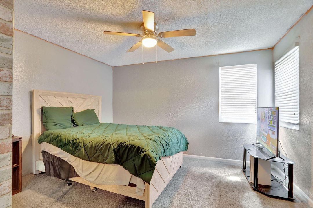 Active With Contract: $403,000 (3 beds, 2 baths, 1807 Square Feet)