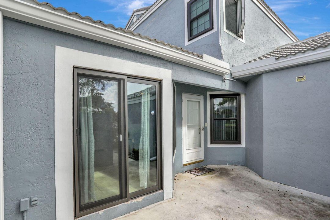 Active With Contract: $403,000 (3 beds, 2 baths, 1807 Square Feet)